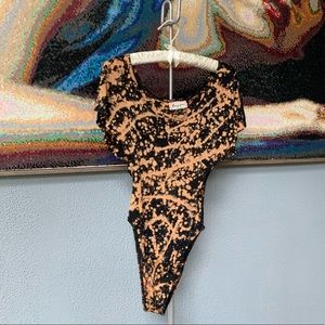 Chic bodysuit with open sides